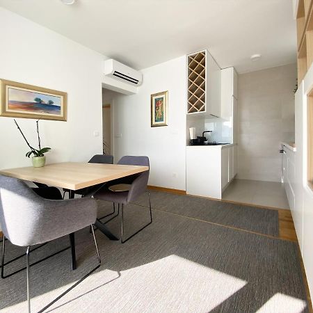White 5 Apartment Split Exterior photo